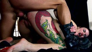 Maîtresse Lamia crie comme une soumise MISE A JOUR 2025