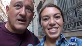 Francaise Tiffany DOLL partage la bite de son mari avec Ania Kinski