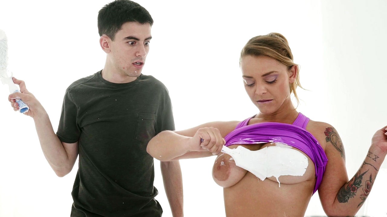 Liza Del Sierra et Jordi jouent avec les gros seins de Liza