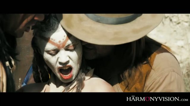Sauvage femme indienne embrassant un guerrier mohave et un yankee